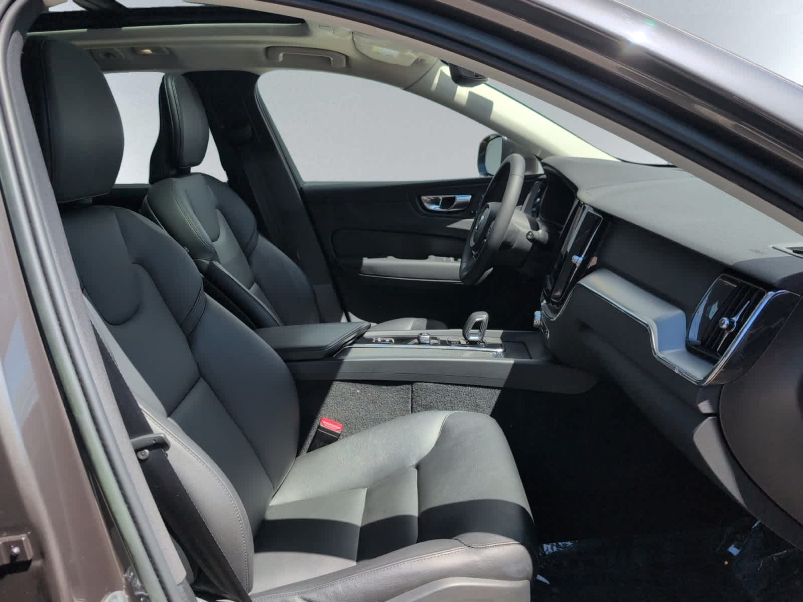 used 2023 Volvo XC60 car, priced at $32,998