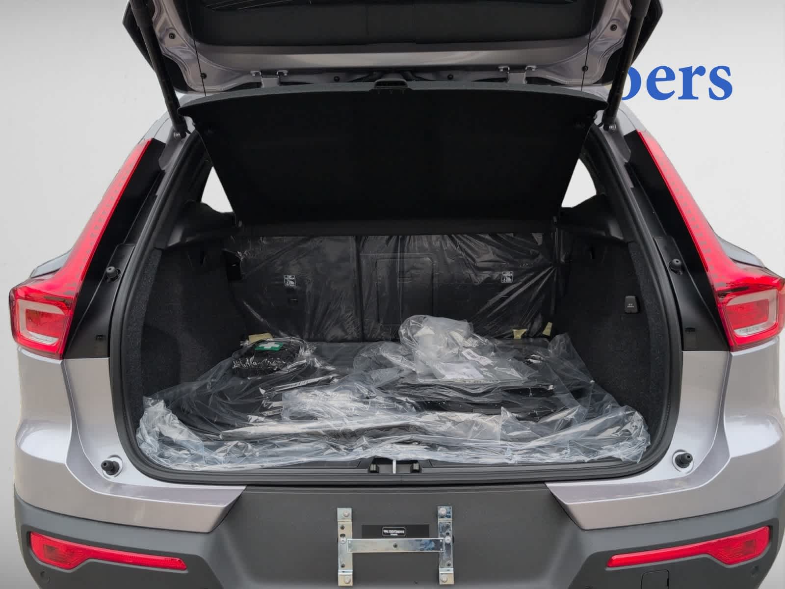 2026 Volvo XC40 Plus photo 3