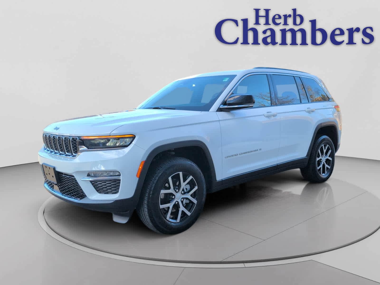 used 2025 Jeep Grand Cherokee car, priced at $38,998