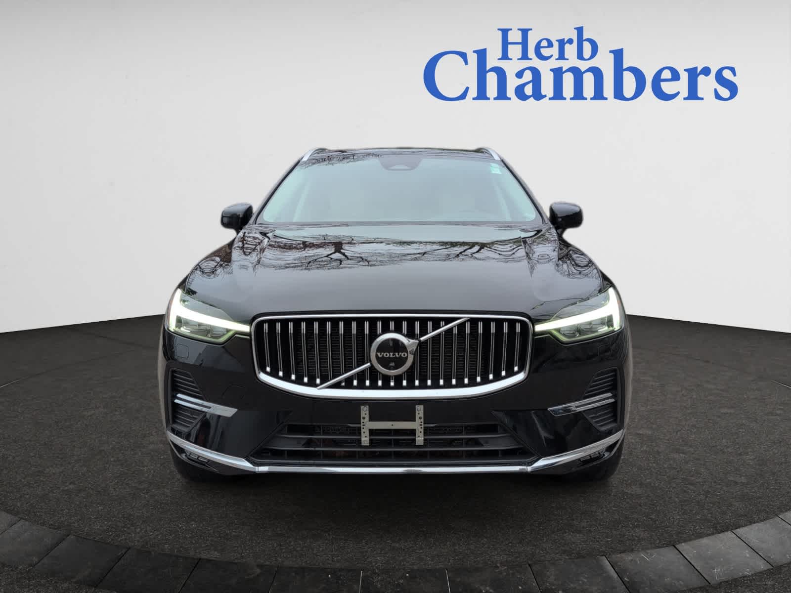 2023 Volvo XC60 B5 Plus photo 2