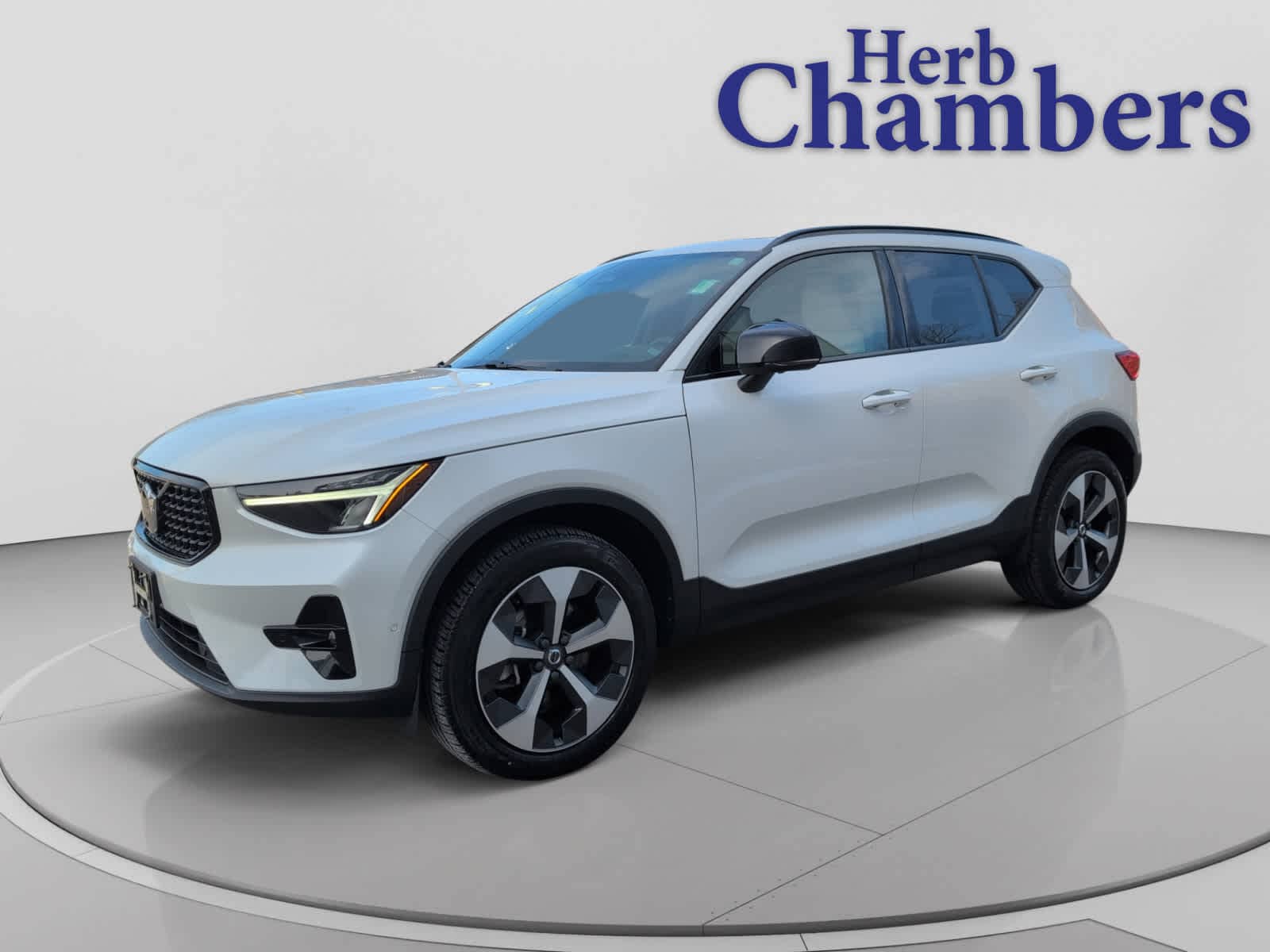 used 2023 Volvo XC40 car, priced at $29,998