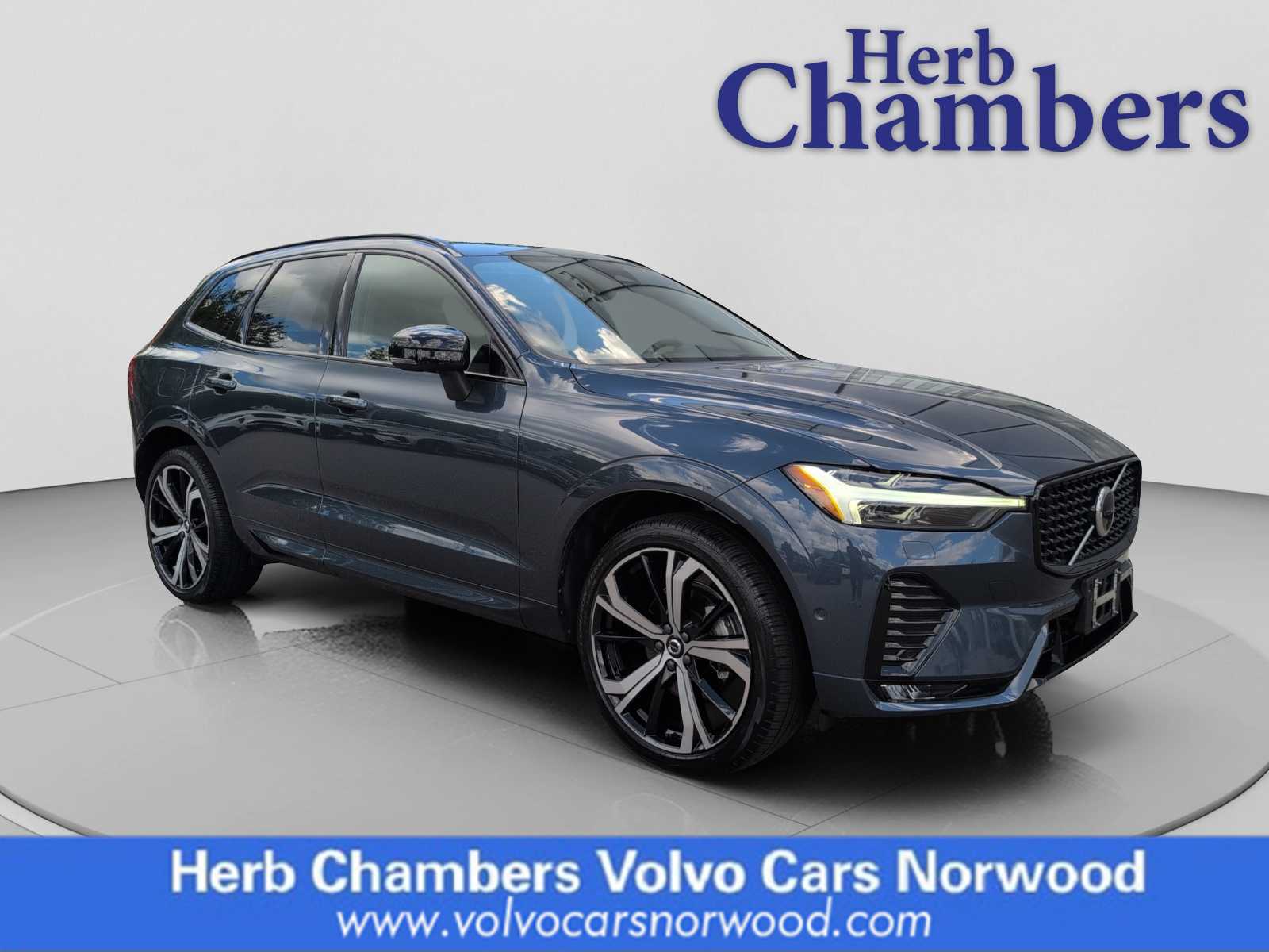 2024 Volvo XC60 B5 Ultimate Dark Theme AWD's photo