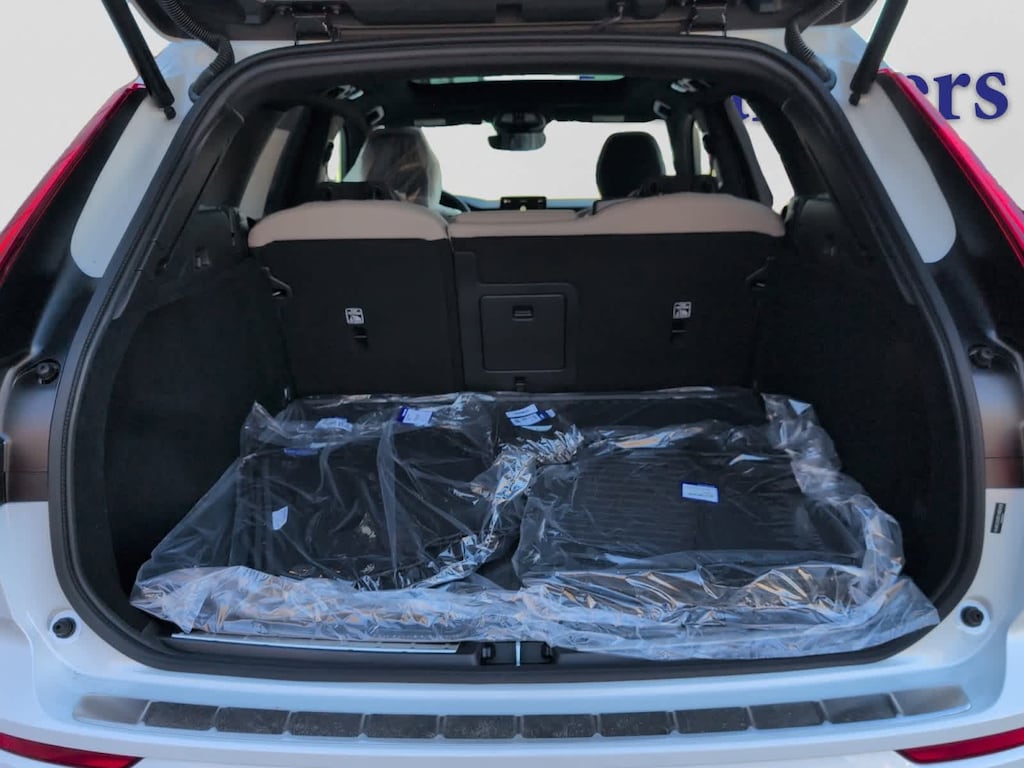 New 2026 Volvo XC60 B5 Plus SUV