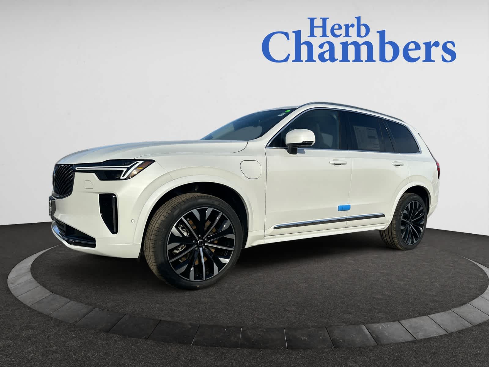 used 2025 Volvo XC90 plug-in hybrid car, priced at $78,395