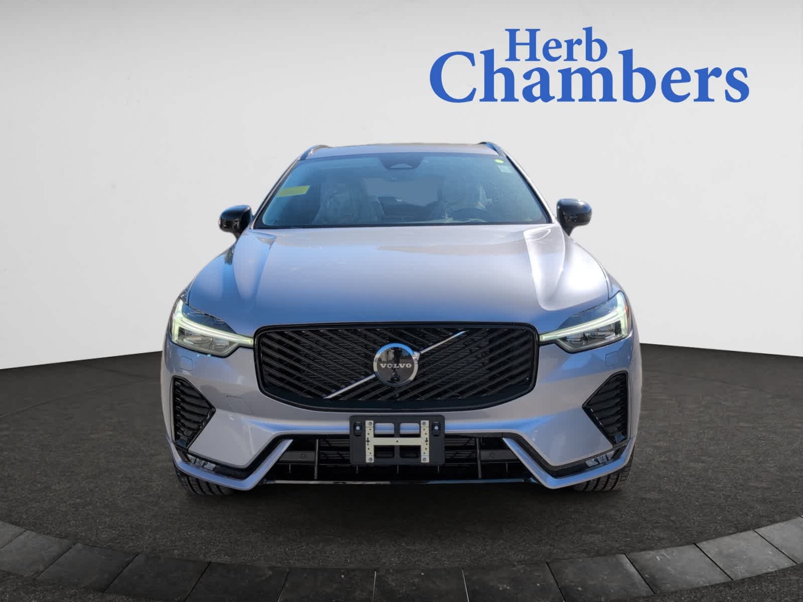 2026 Volvo XC60 B5 Plus photo 2