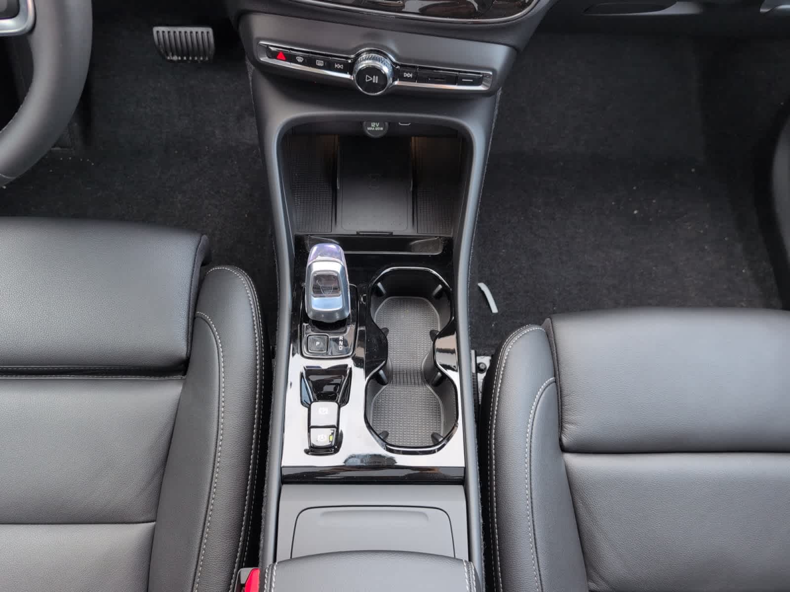 new 2026 Volvo XC40 car, priced at $51,960