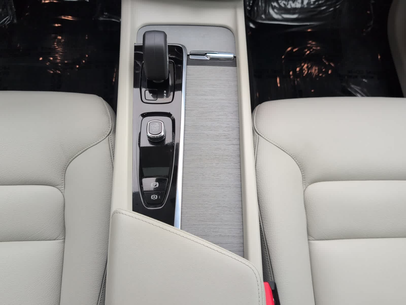 used 2024 Volvo XC60 car, priced at $36,998