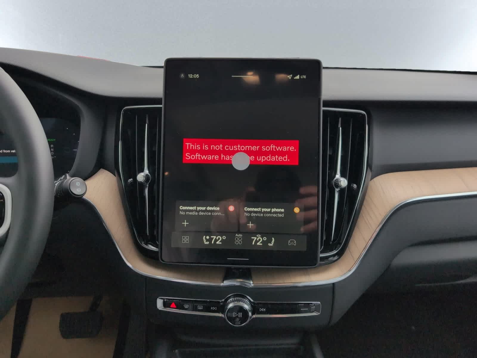new 2026 Volvo XC60 plug-in hybrid car, priced at $70,620