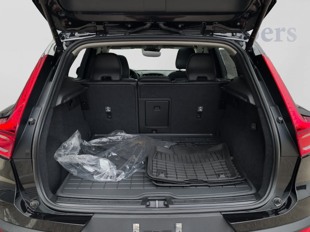 Used 2024 Volvo XC40 B5 Plus Dark SUV