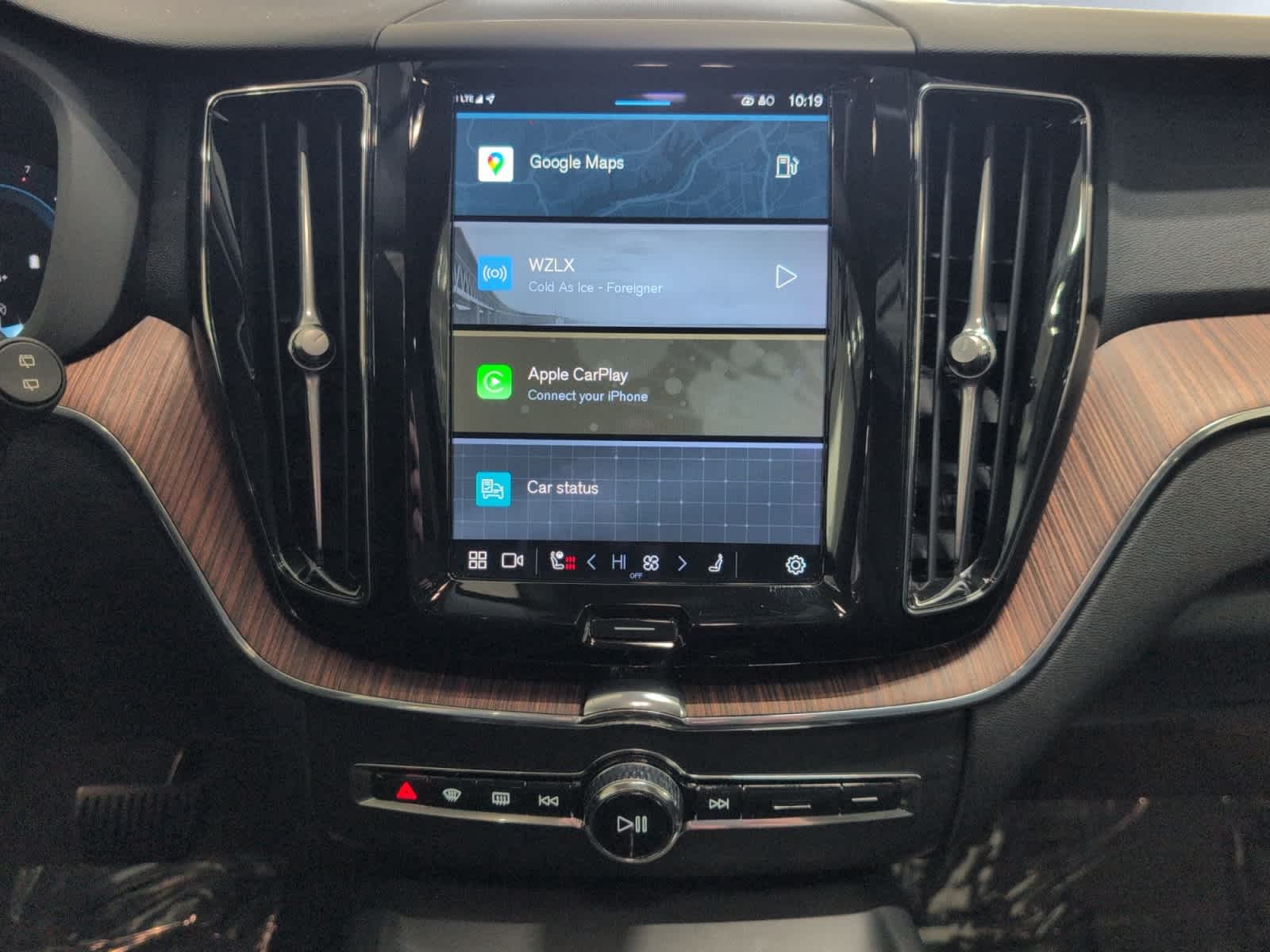 used 2023 Volvo XC60 car, priced at $29,998