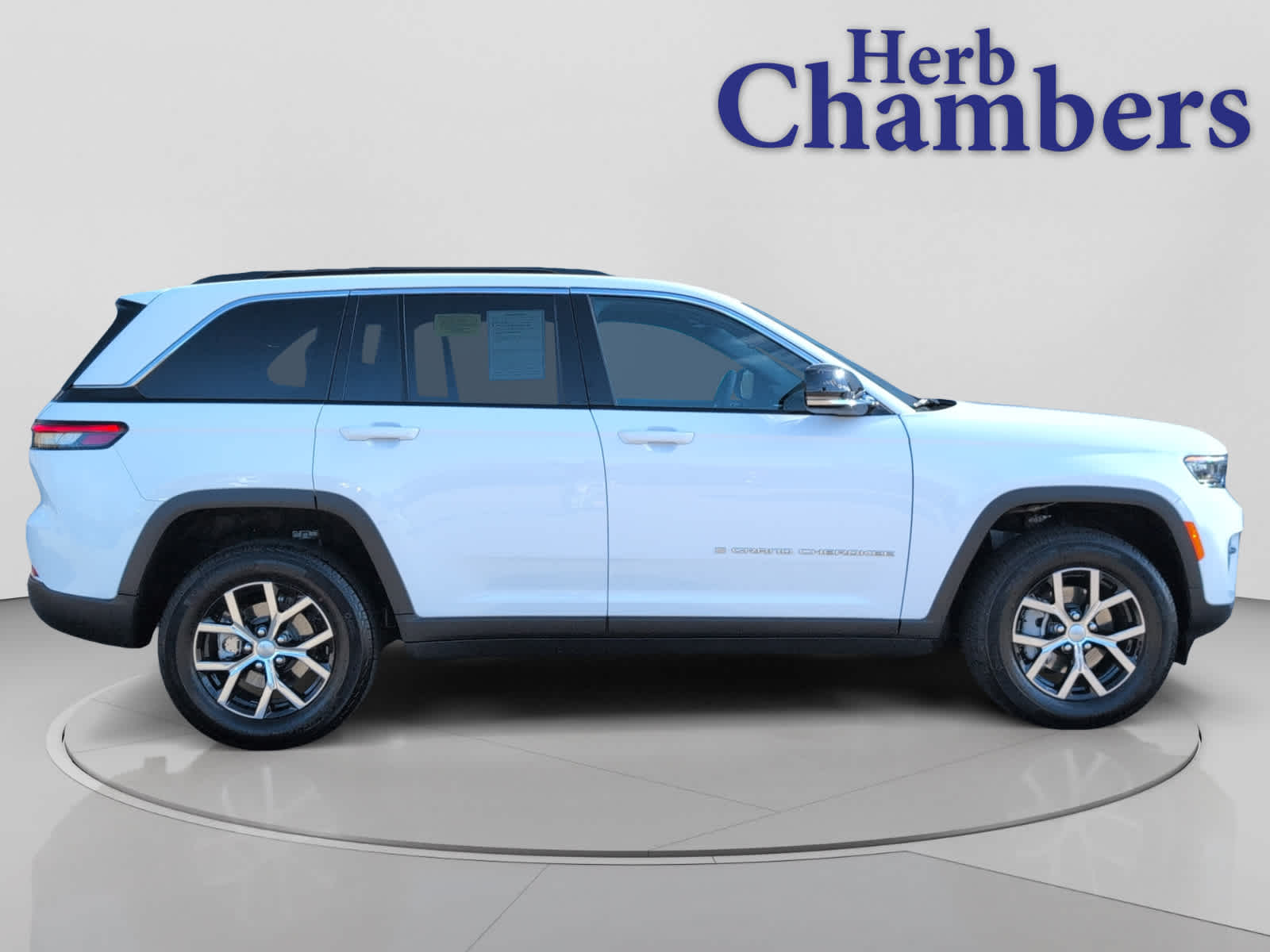 used 2025 Jeep Grand Cherokee car, priced at $38,998