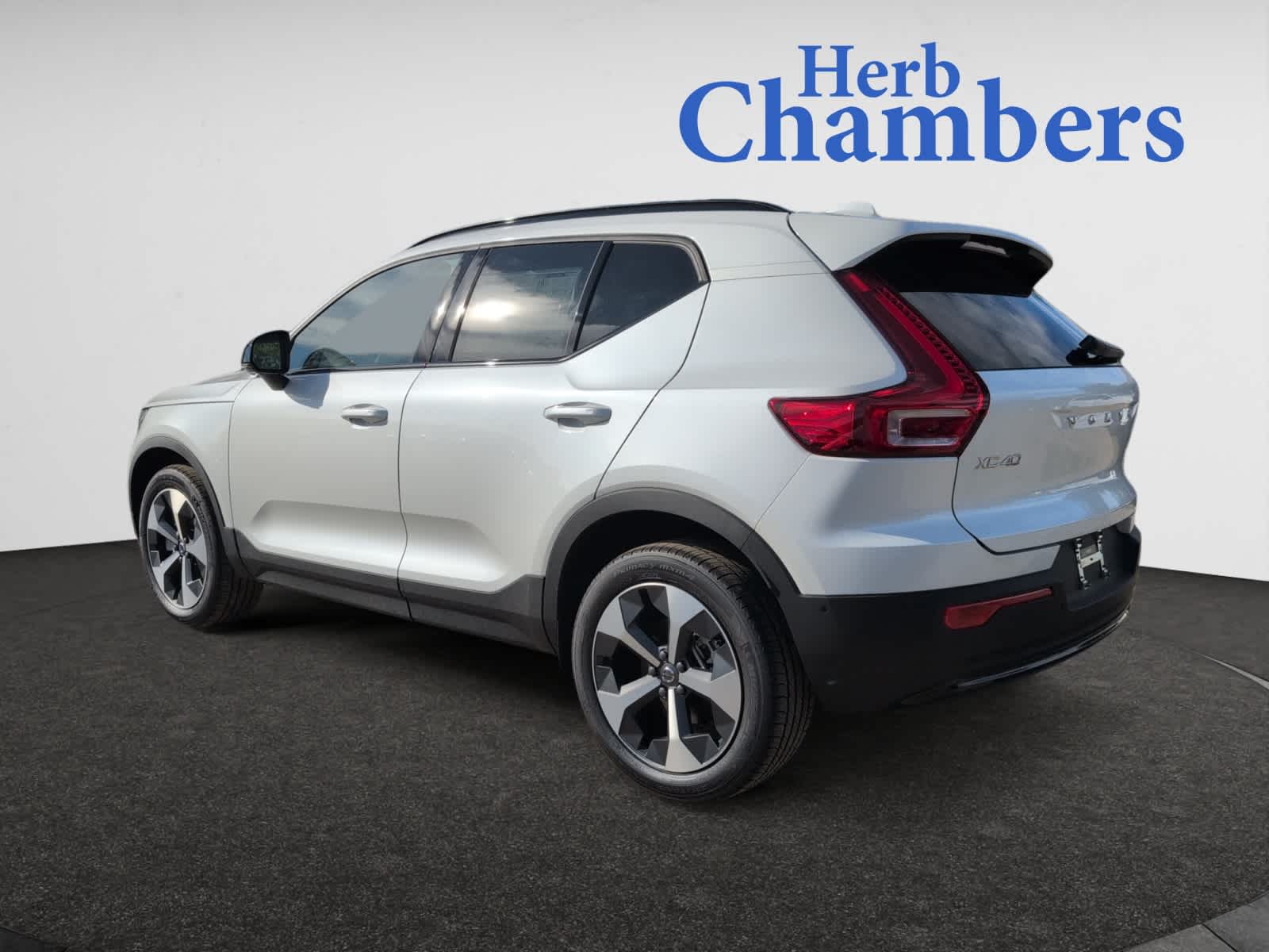 2026 Volvo XC40 Plus photo 2