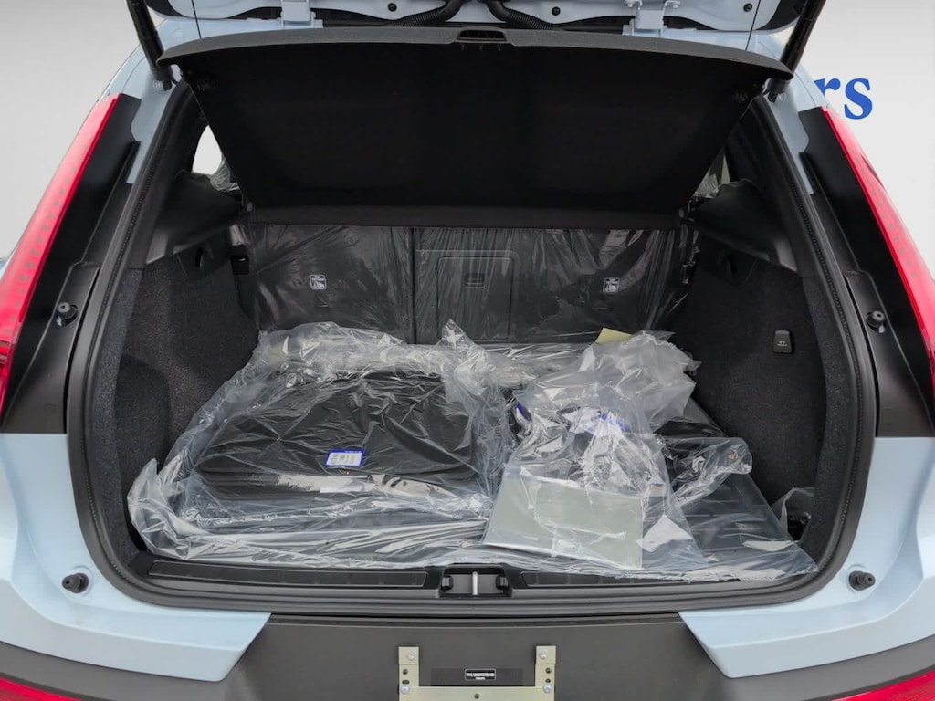 New 2026 Volvo XC40 B5 Plus SUV