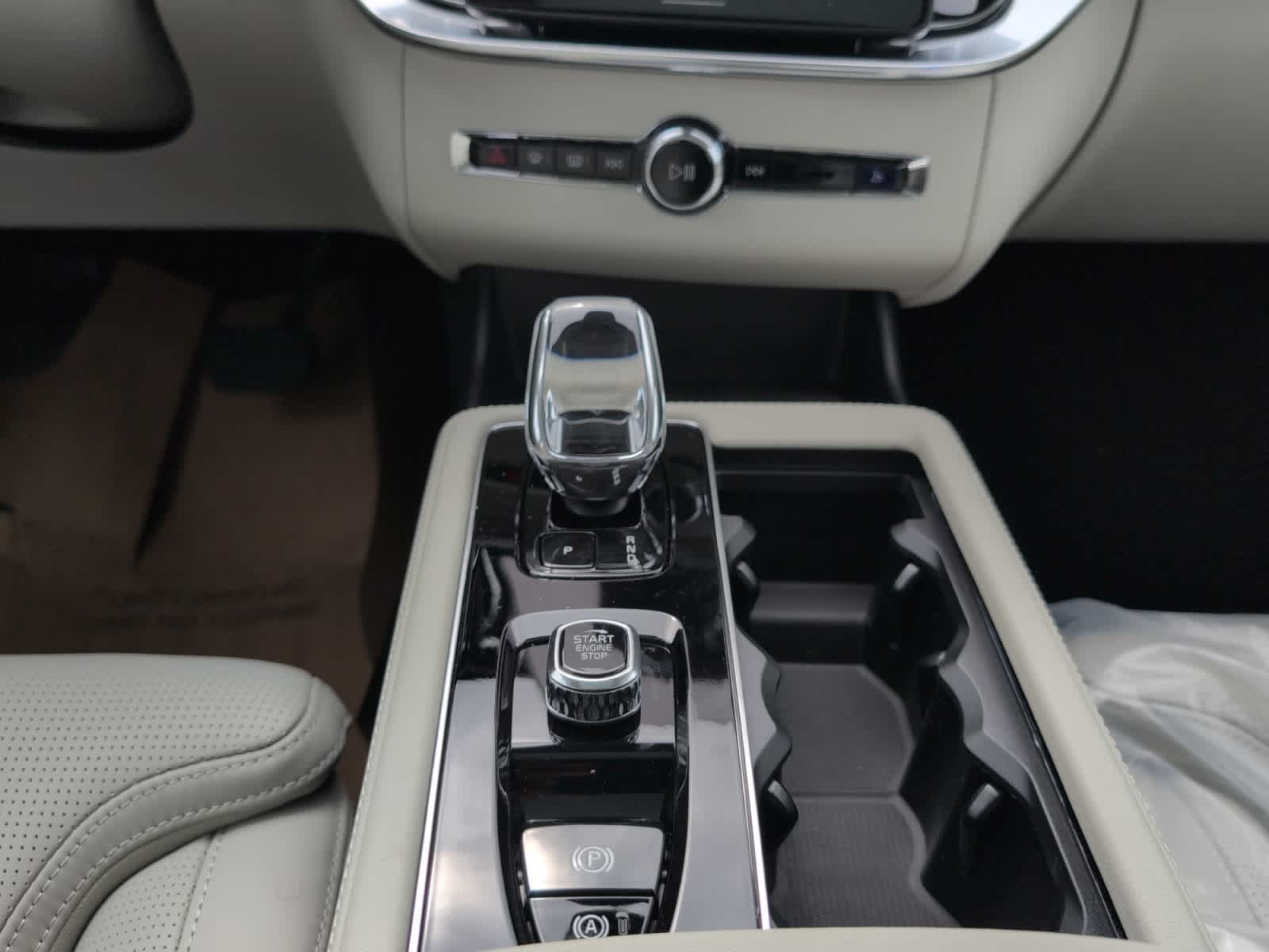 used 2026 Volvo XC90 plug-in hybrid car, priced at $85,625
