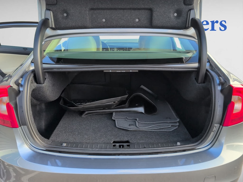 Used 2017 Volvo S60 T5 Inscription AWD Platinum Sedan