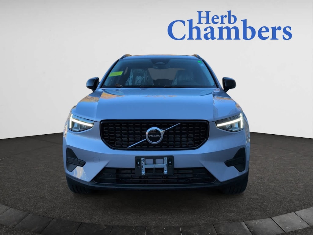 New 2026 Volvo XC40 B5 Core SUV