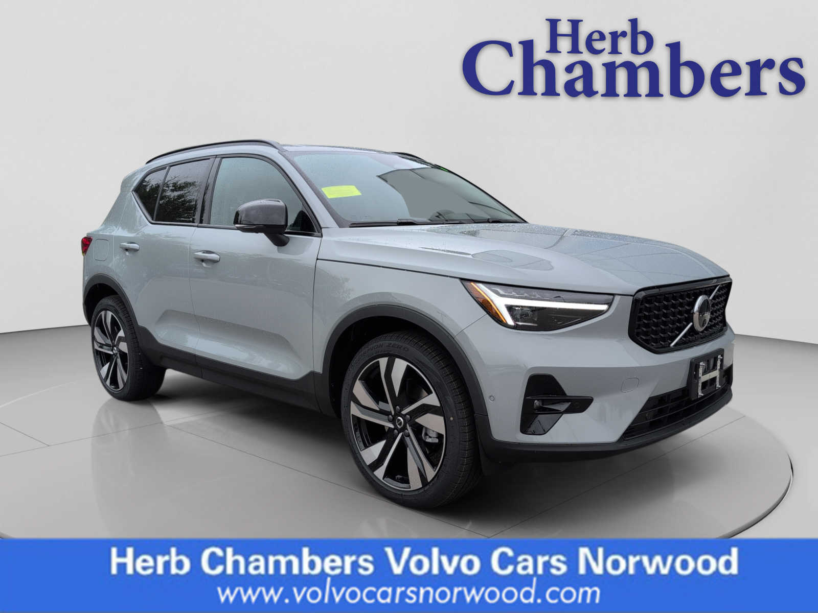 2026 Volvo XC40 B5 Ultra Dark AWD's photo