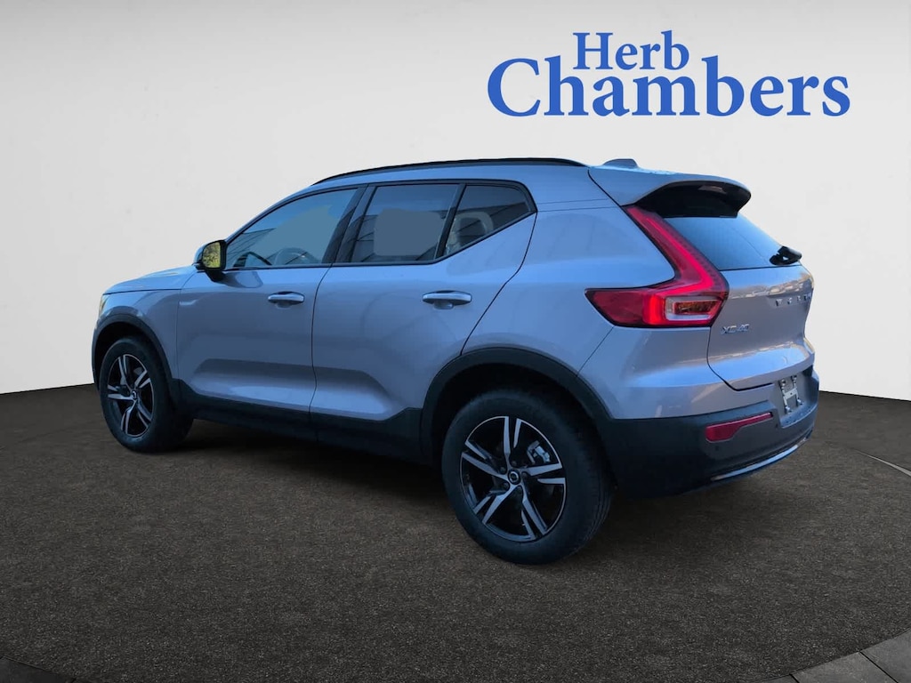 New 2026 Volvo XC40 B5 Core SUV
