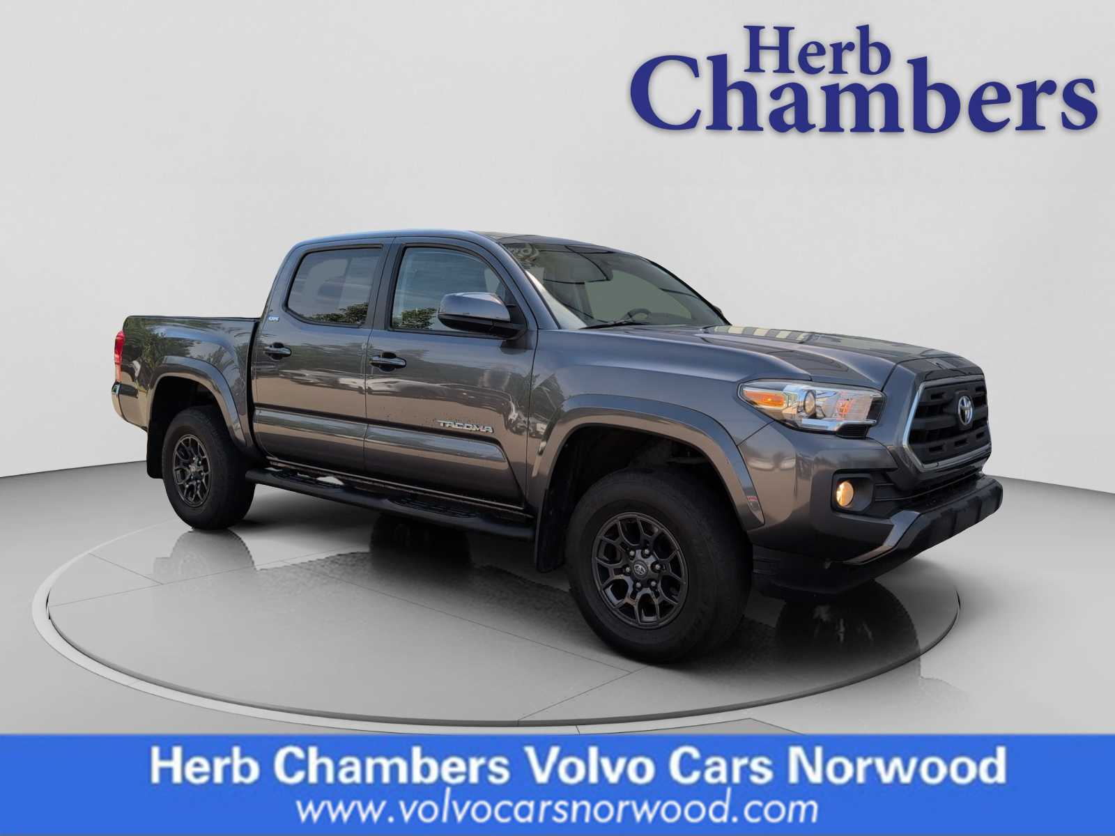 2017 Toyota Tacoma SR5 Double Cab 4x4 V6 Auto Short Bed's photo