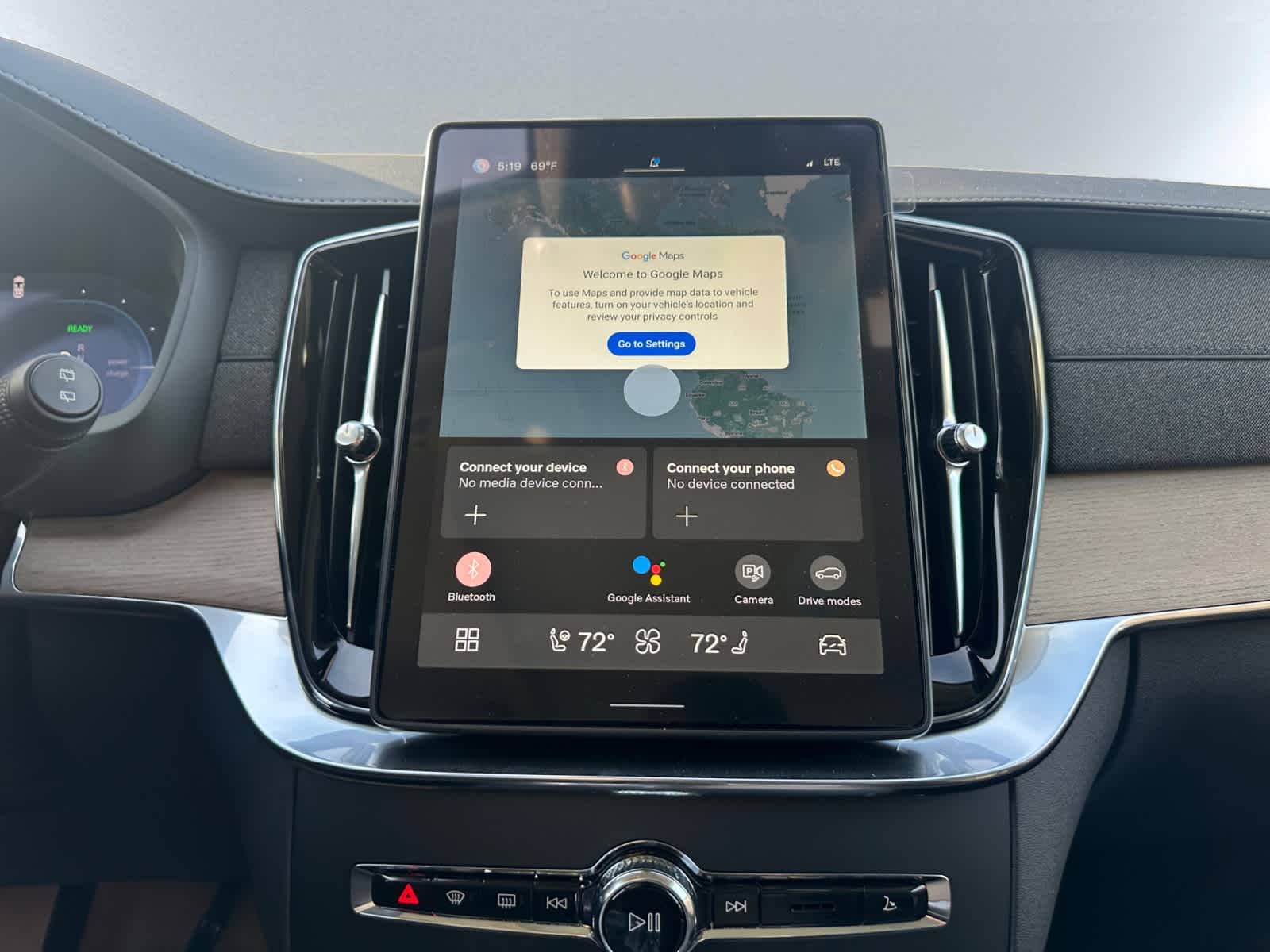 used 2025 Volvo XC90 plug-in hybrid car, priced at $78,395