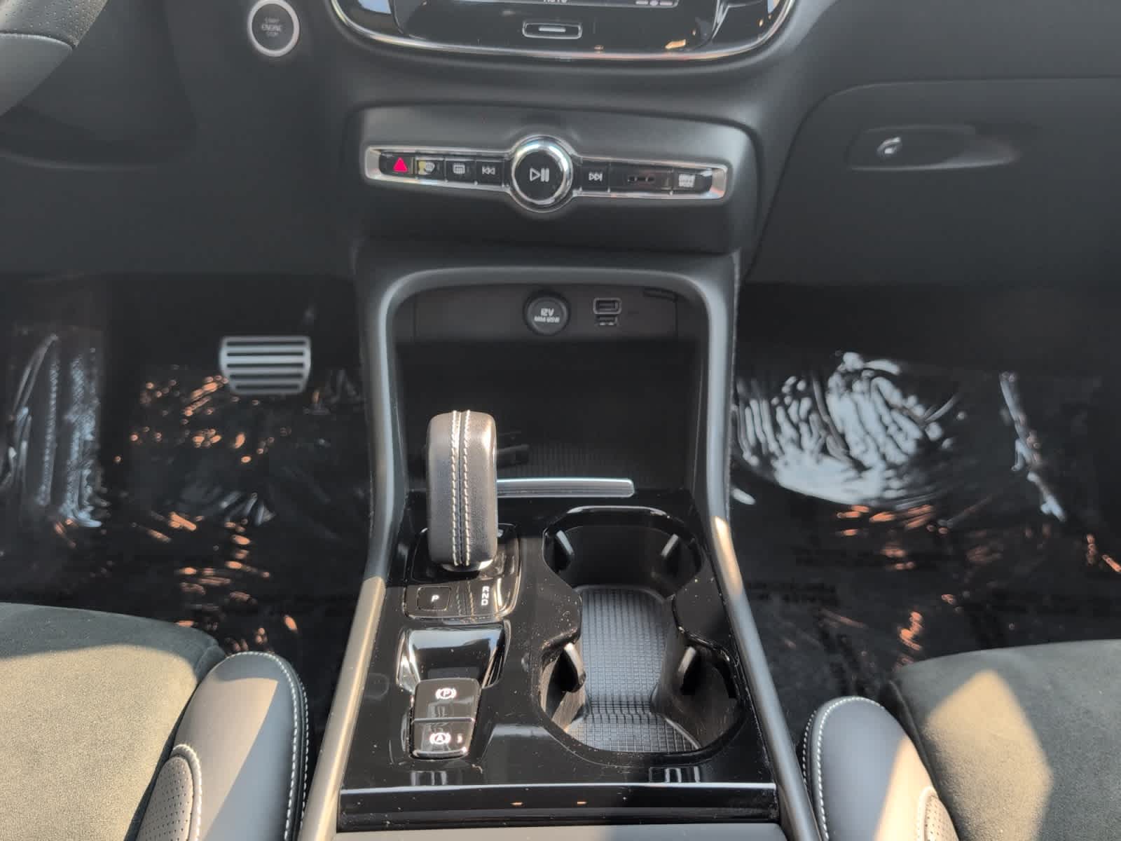2021 Volvo XC40 16