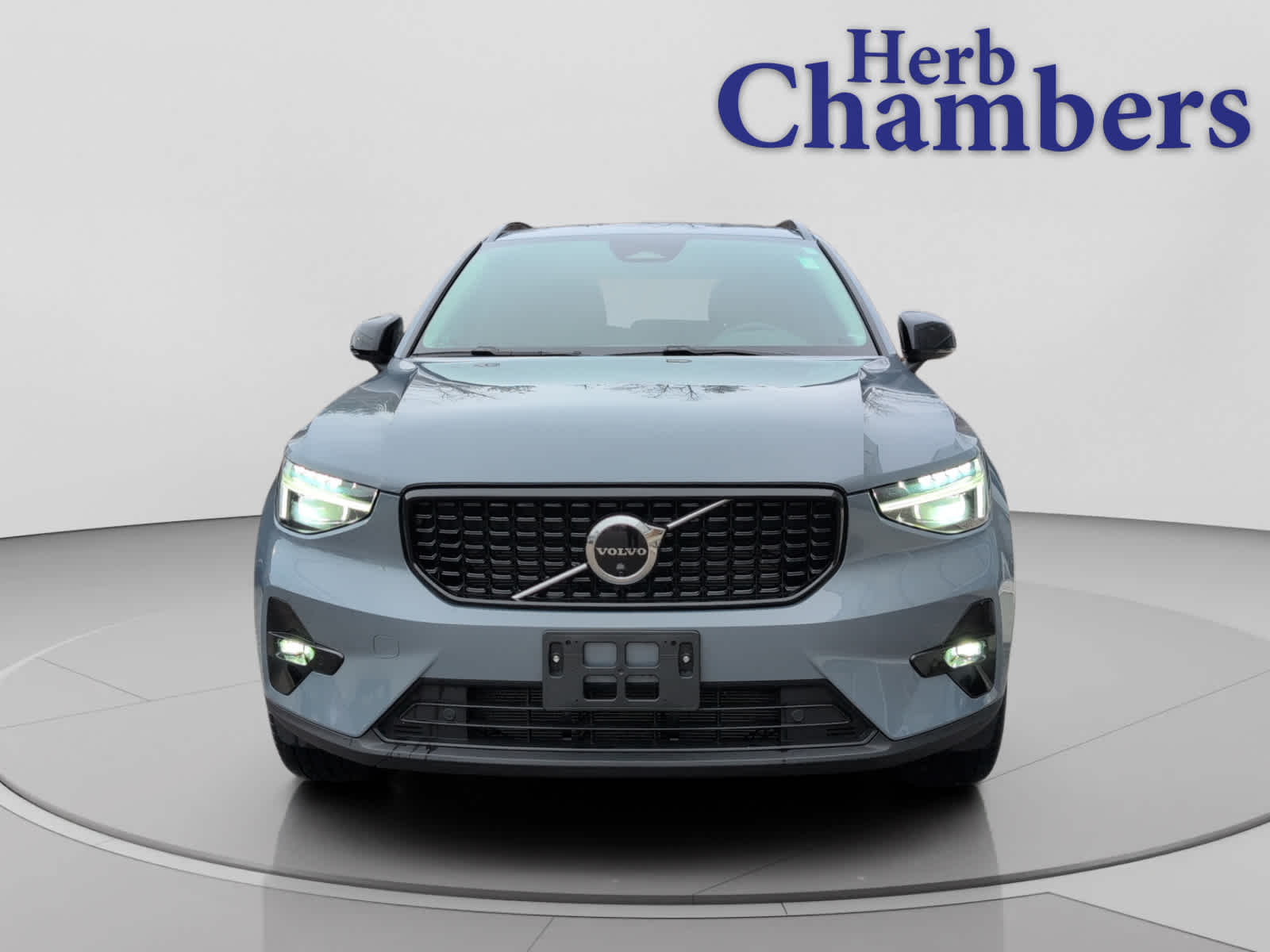 2023 Volvo XC40 AWD Ultimate photo 2