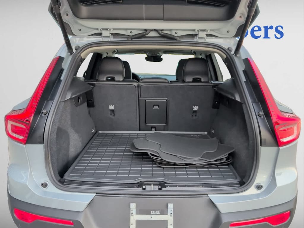 Used 2024 Volvo XC40 B5 Core Bright SUV