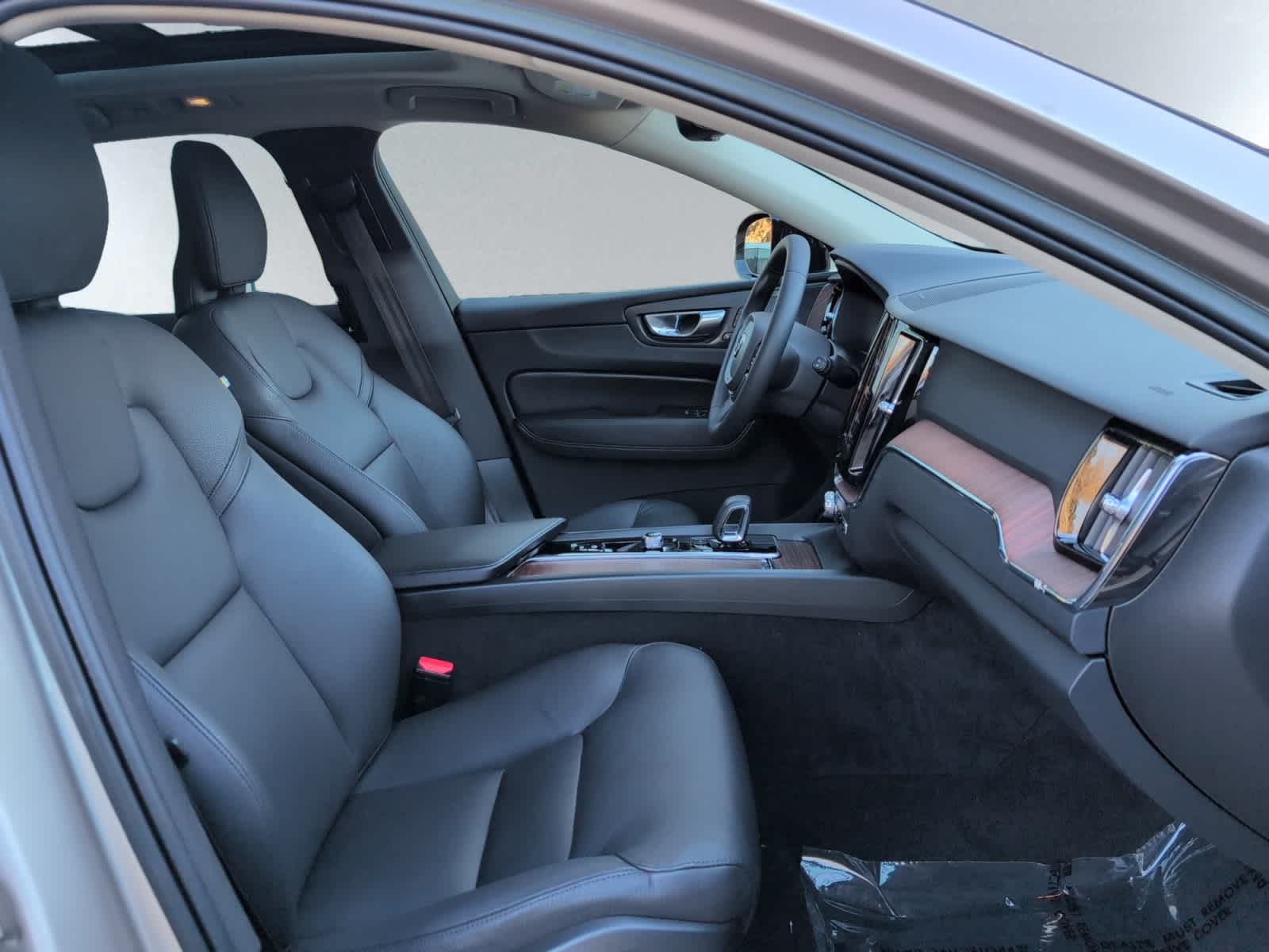 used 2023 Volvo XC60 car, priced at $35,998