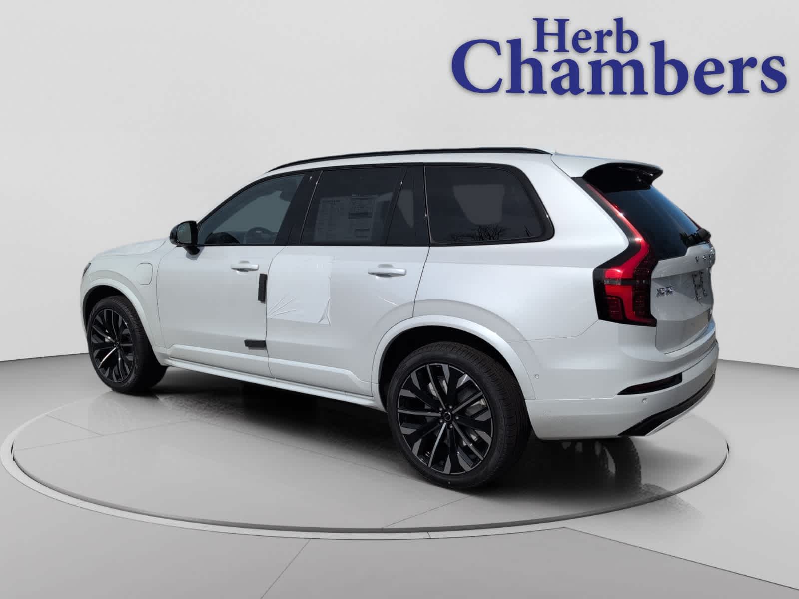 new 2026 Volvo XC90 plug-in hybrid car, priced at $86,205