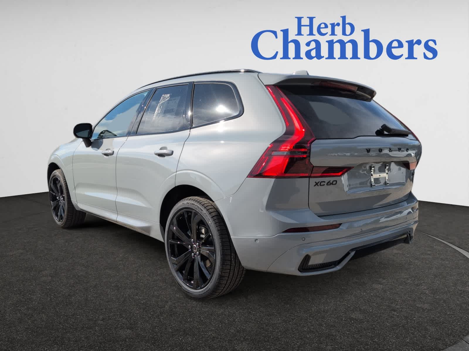 2026 Volvo XC60 B5 Black Edition photo 2