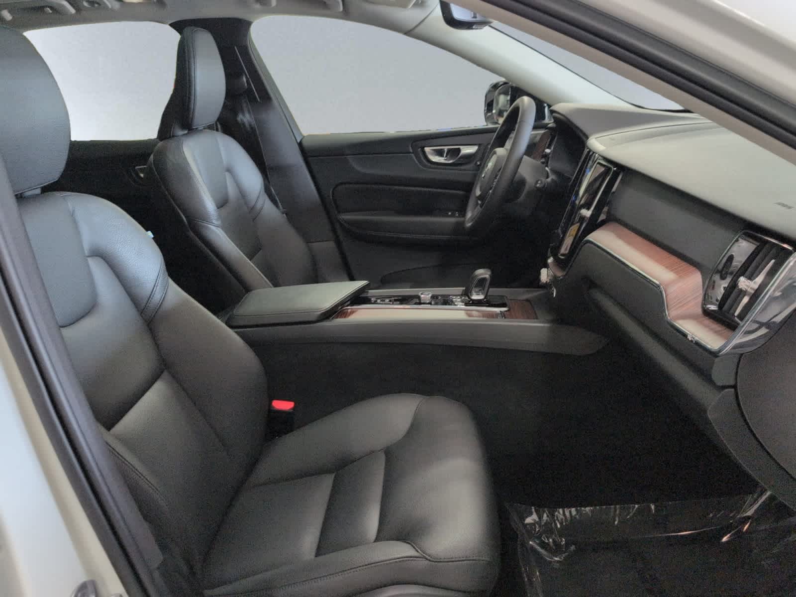 used 2023 Volvo XC60 car, priced at $35,498