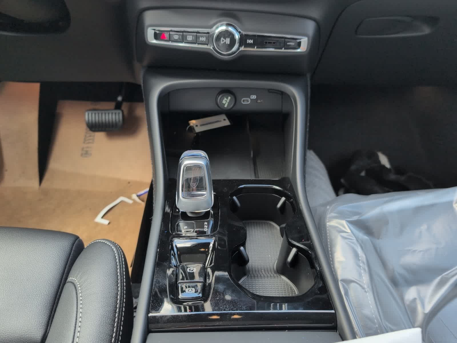 new 2026 Volvo XC40 car, priced at $50,035