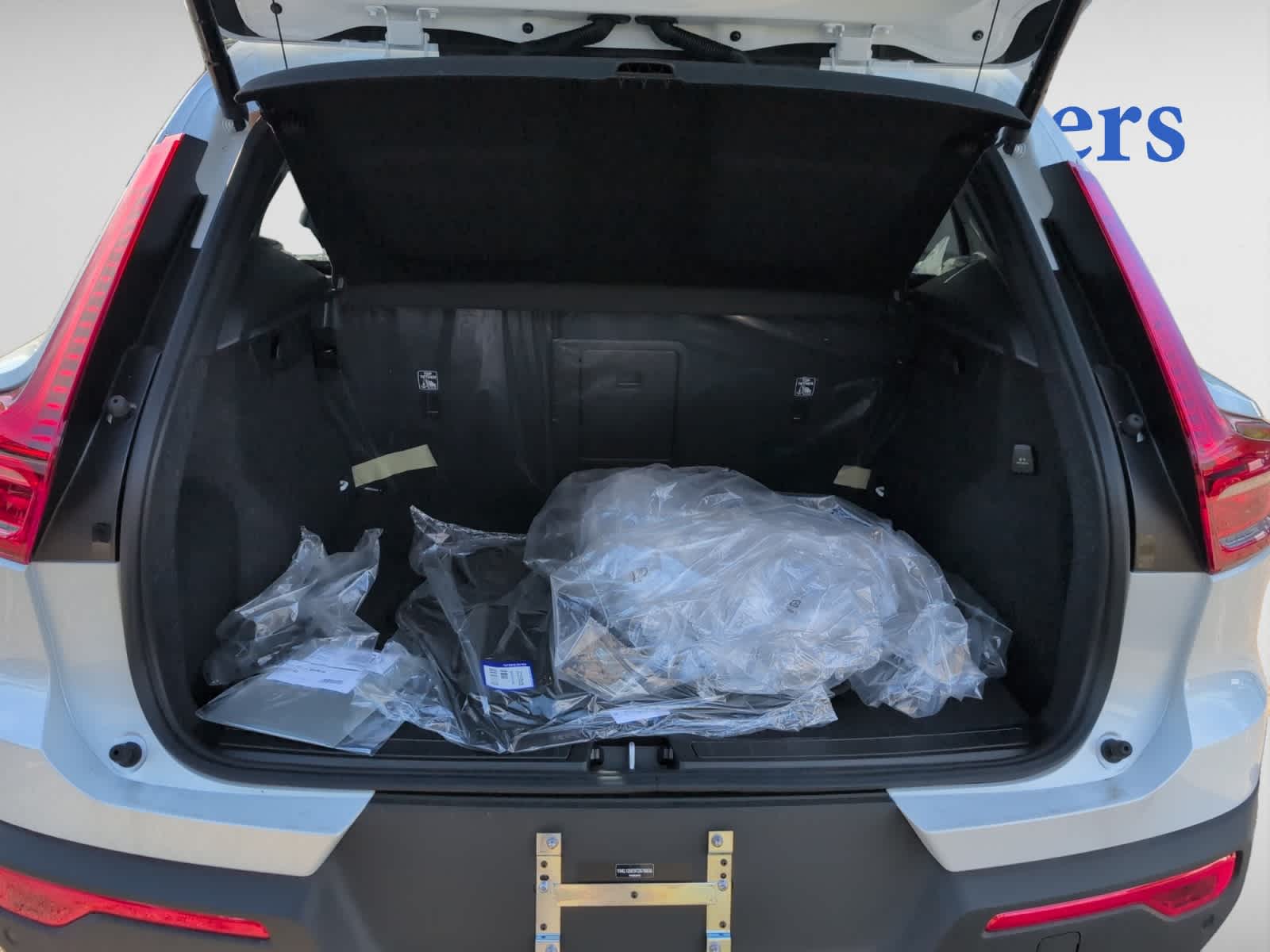 2026 Volvo XC40 Plus photo 3