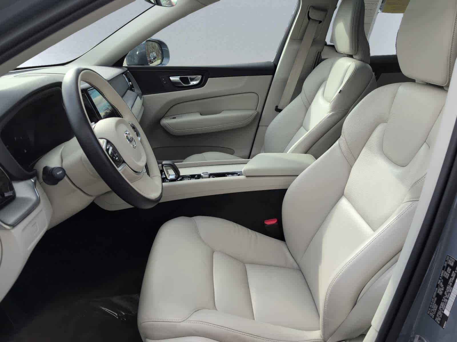 used 2023 Volvo XC60 car, priced at $31,798