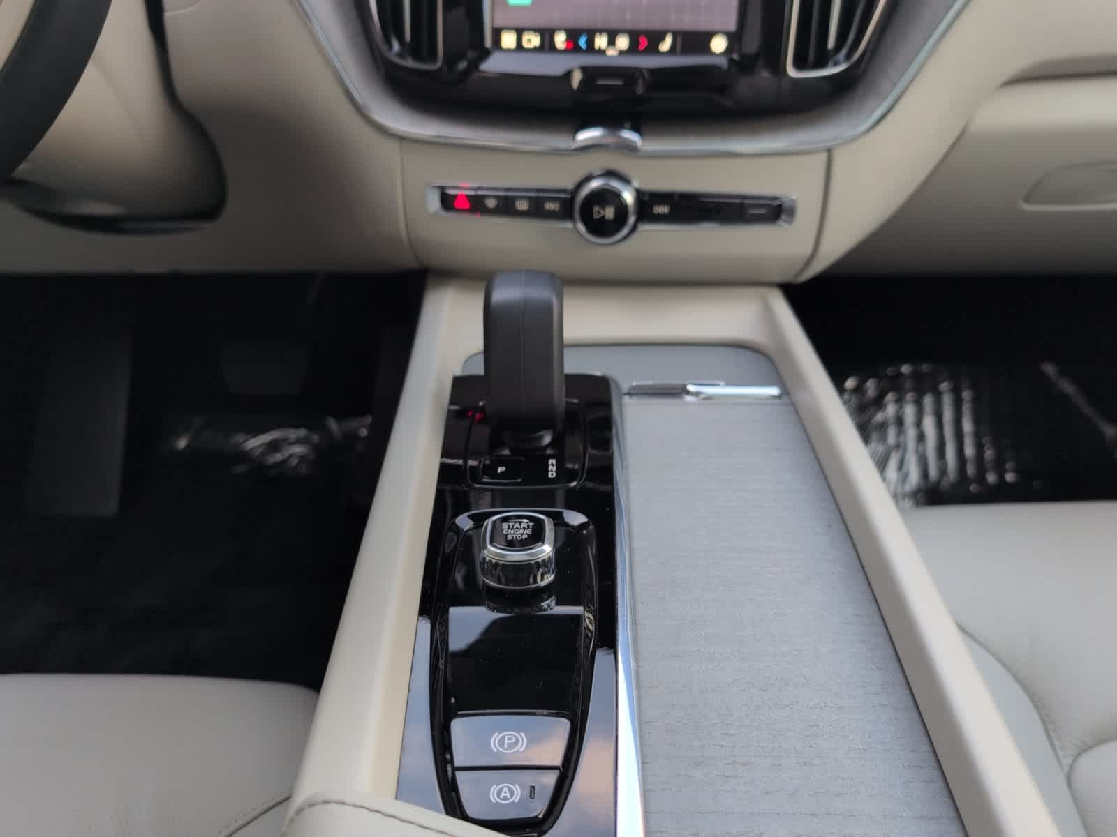 used 2024 Volvo XC60 car, priced at $33,998