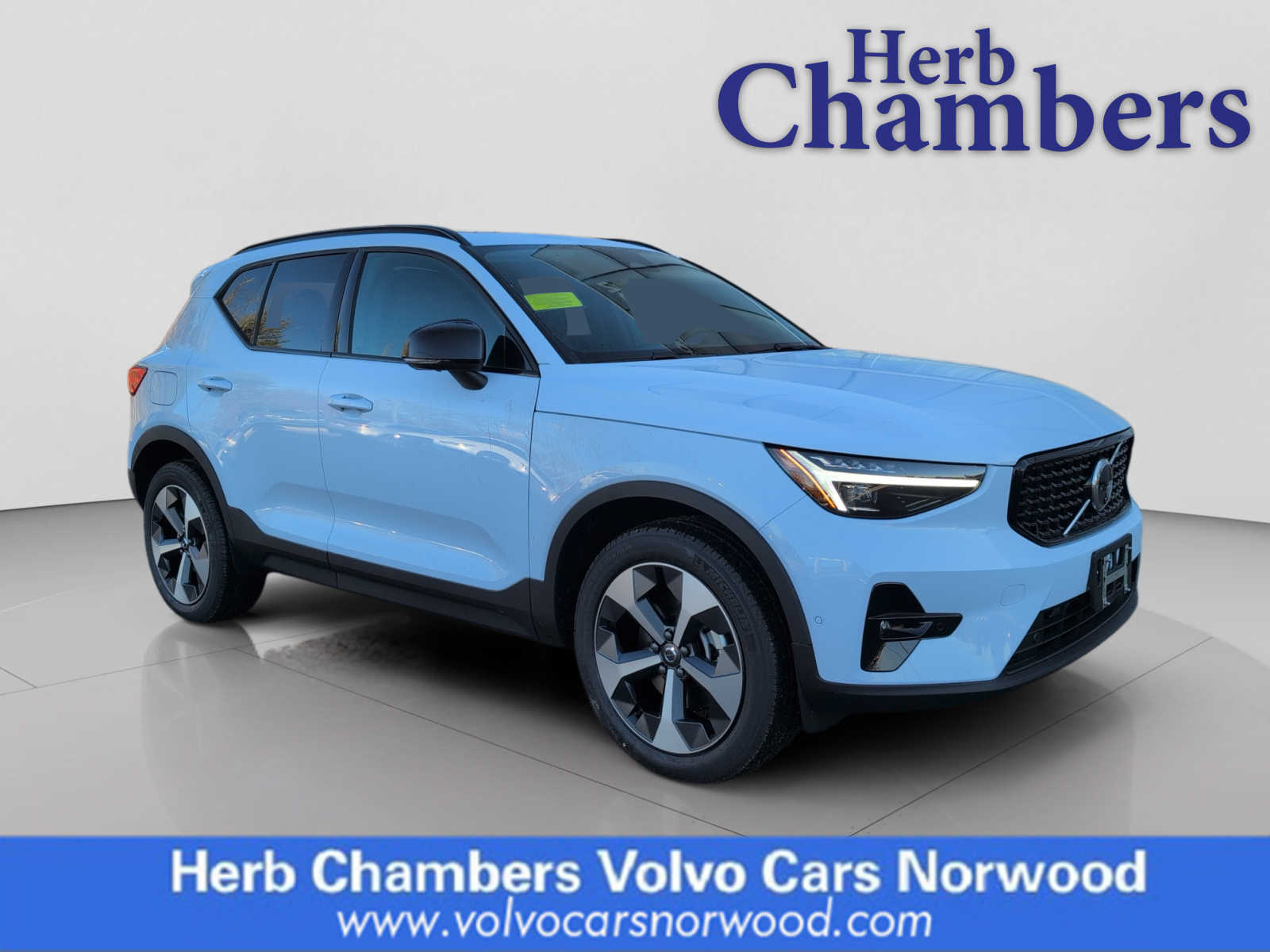 2026 Volvo XC40 Plus's photo