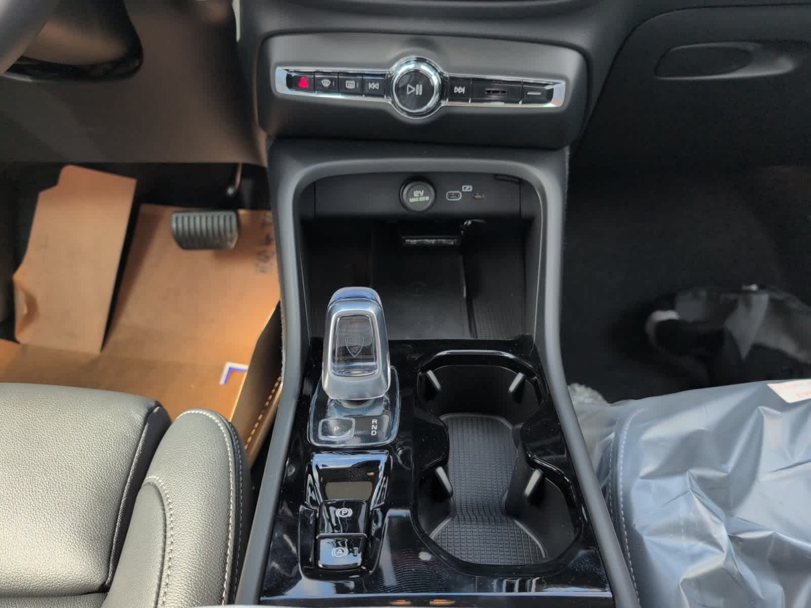 new 2026 Volvo XC40 car, priced at $50,045
