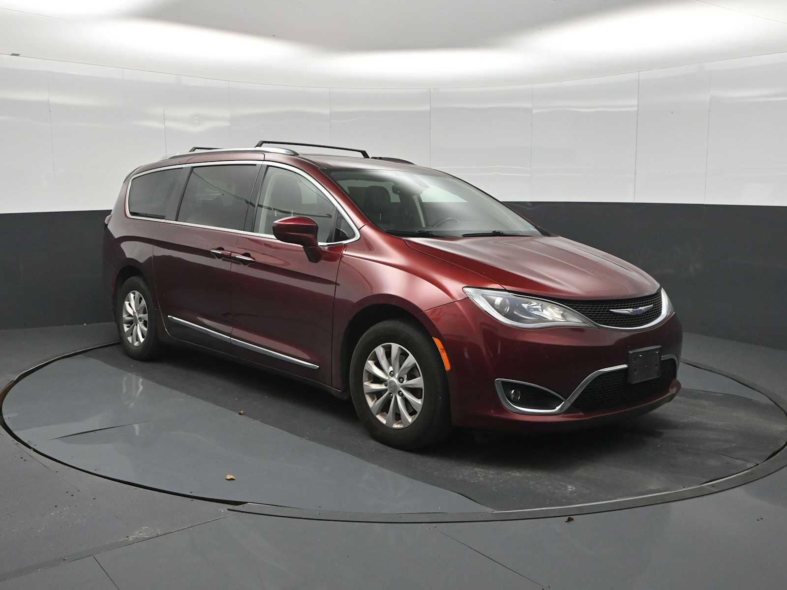Used 2019 Chrysler Pacifica Touring L with VIN 2C4RC1BG9KR652008 for sale in Wytheville, VA