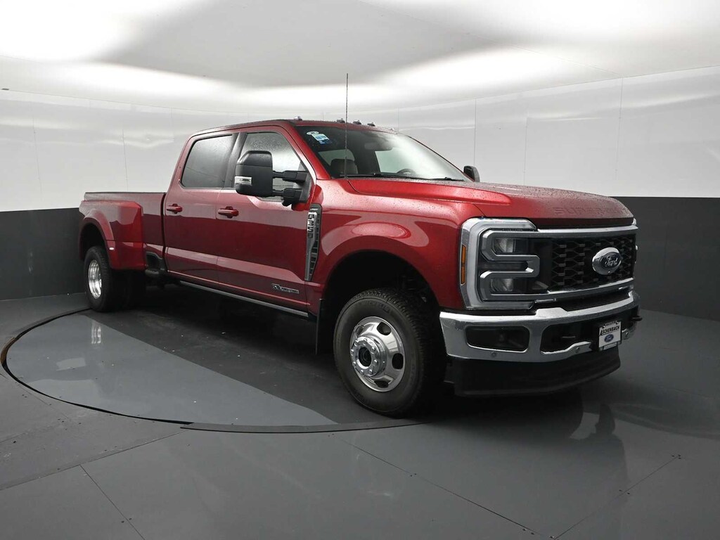 New 2026 Ford Super Duty F-350 DRW Lariat 4WD Crew Cab 8 Box 4WD Crew Cab 8 Box