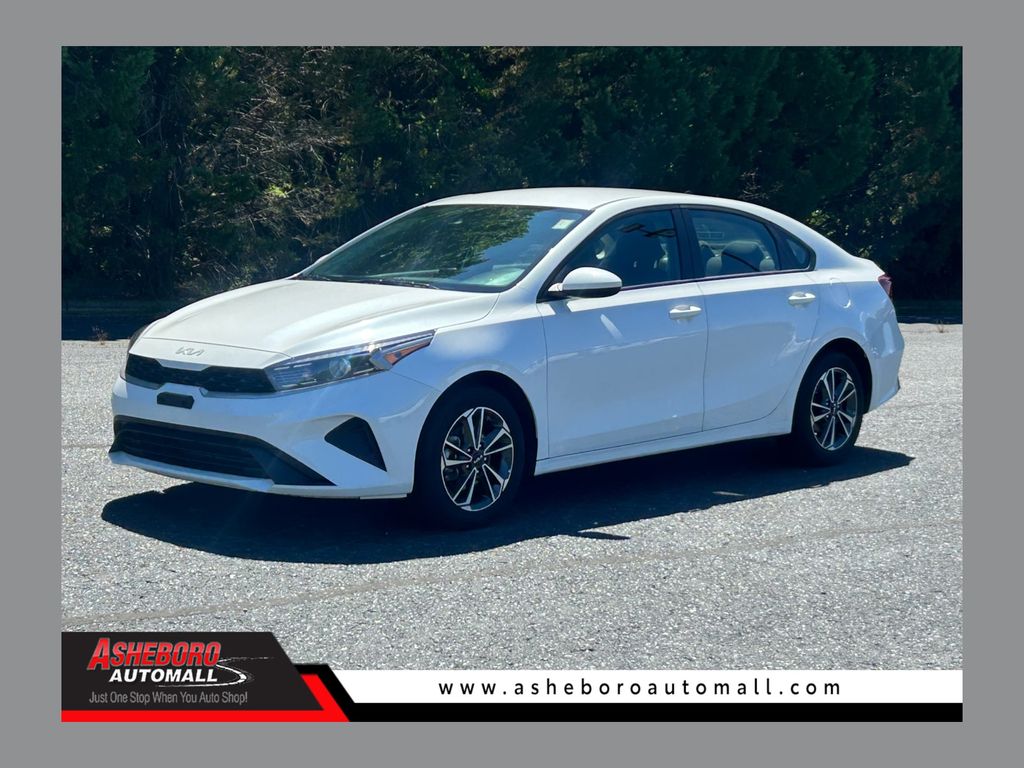 2024 Kia Forte LXS AT's photo