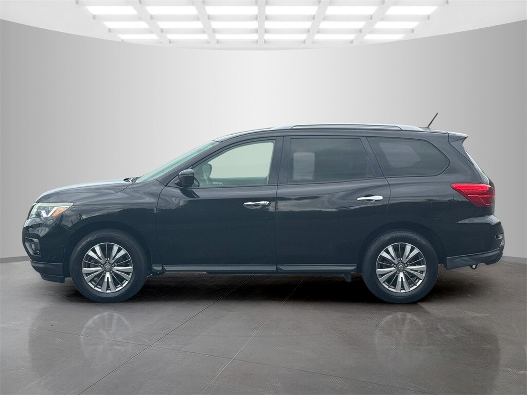 2018 Nissan Pathfinder SV photo 3