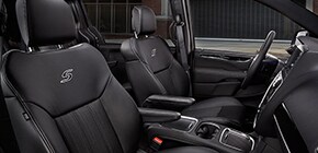2016-chrysler-town-and-country-interior.jpg