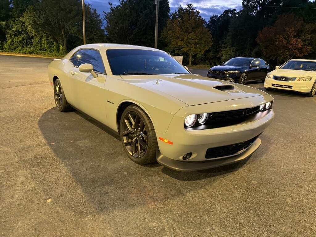2022 Dodge Challenger R/T photo 3