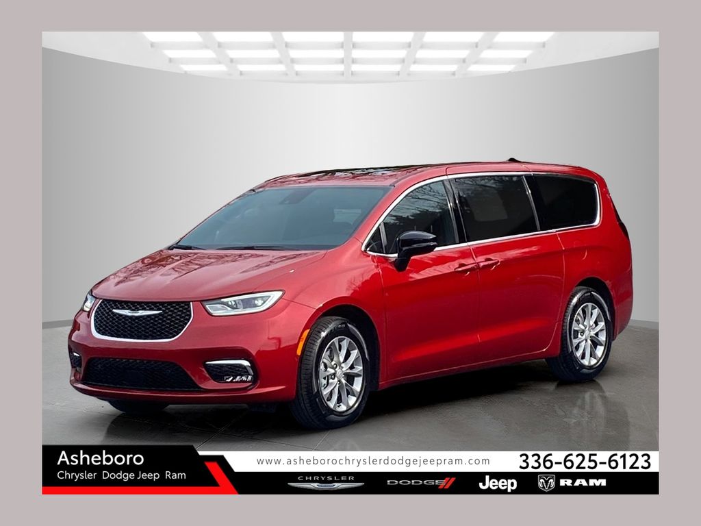 2026 Chrysler Pacifica Limited's photo