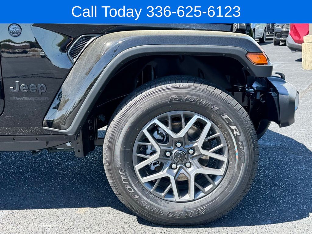 2025 Jeep Wrangler 4-Door Sahara - Photo 31