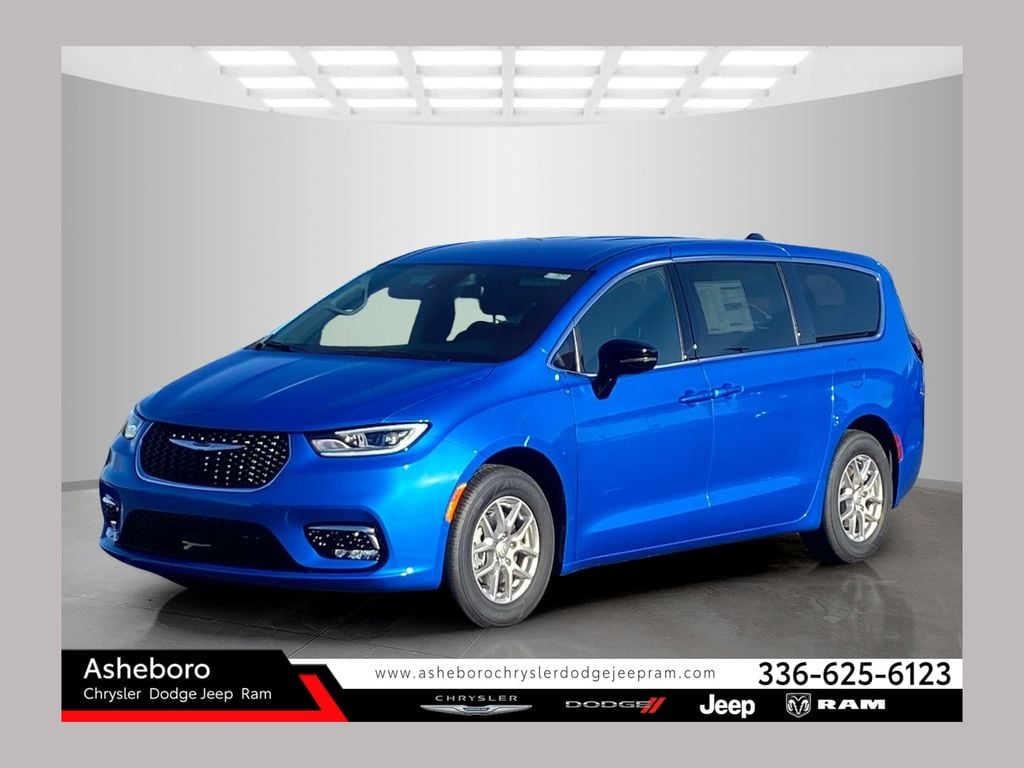 2026 Chrysler Pacifica Select's photo