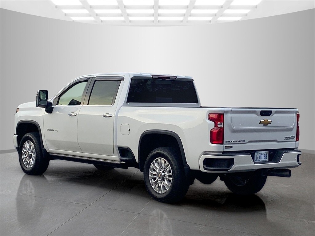 2022 Chevrolet Silverado 2500HD High Country photo 3