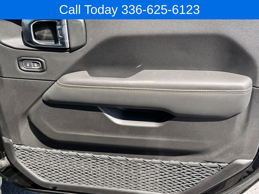 2025 Jeep Wrangler 4-Door Sahara - Photo 23