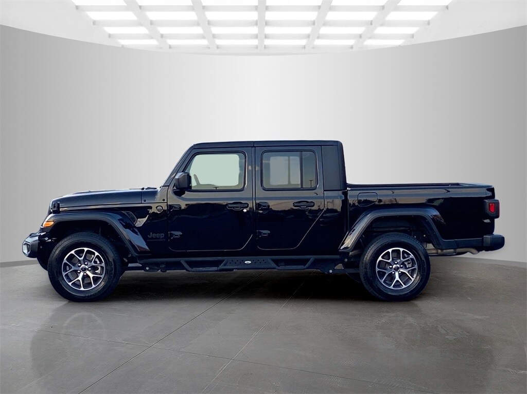 2024 Jeep Gladiator Sport photo 2