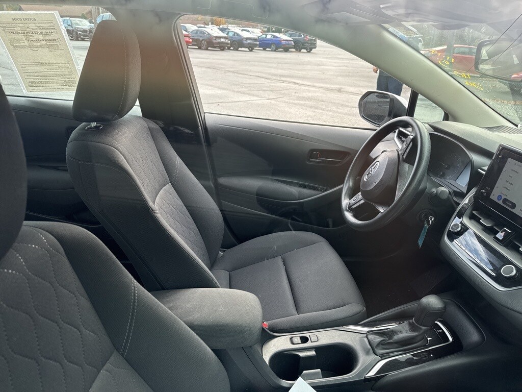 2024 Toyota Corolla LE photo 3